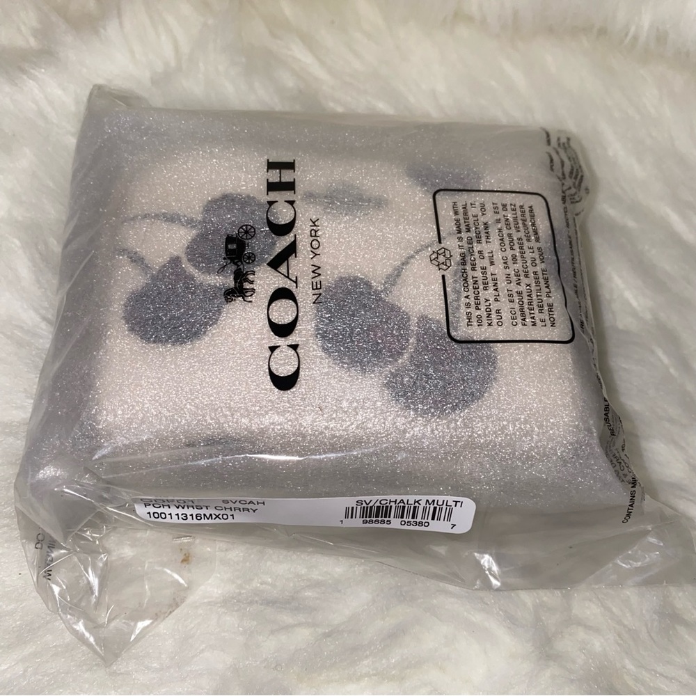 Coach Cherry print π wristlet pouch New - Picture 13 of 13